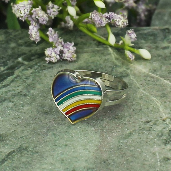 Everyone Loves a Rainbow Heart Mood Ring - Picture 1 of 2